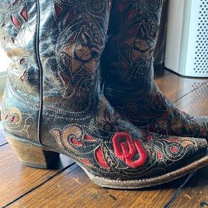 Corral Western Boot. OU edition, women’s size 7.5